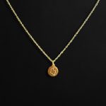 Gouden Colombia ketting – Klein rond hangertje met landgravure (8 mm)