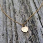 Goud Colombiaans hartje met fijne ketting