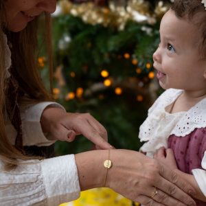 Gouden dames armband met graveerbaar schijfje