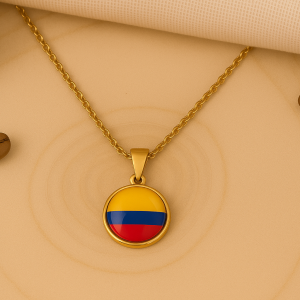 Ketting met kleinere Colombia hanger rond